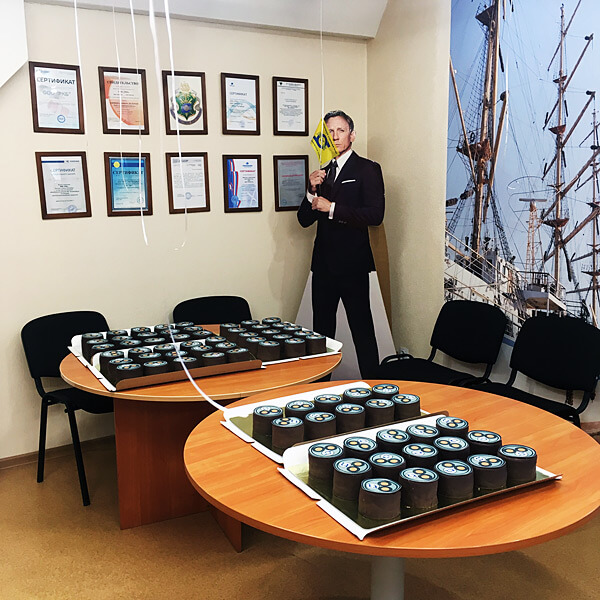 Сладкие подарки - каждому сотруднику! Сладкие подарки - каждому сотруднику!