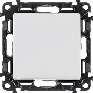 Переключатель одноклавишный Valena LIFE скрытой установки 10А 250В с лицевой панелью безвинтовые заж